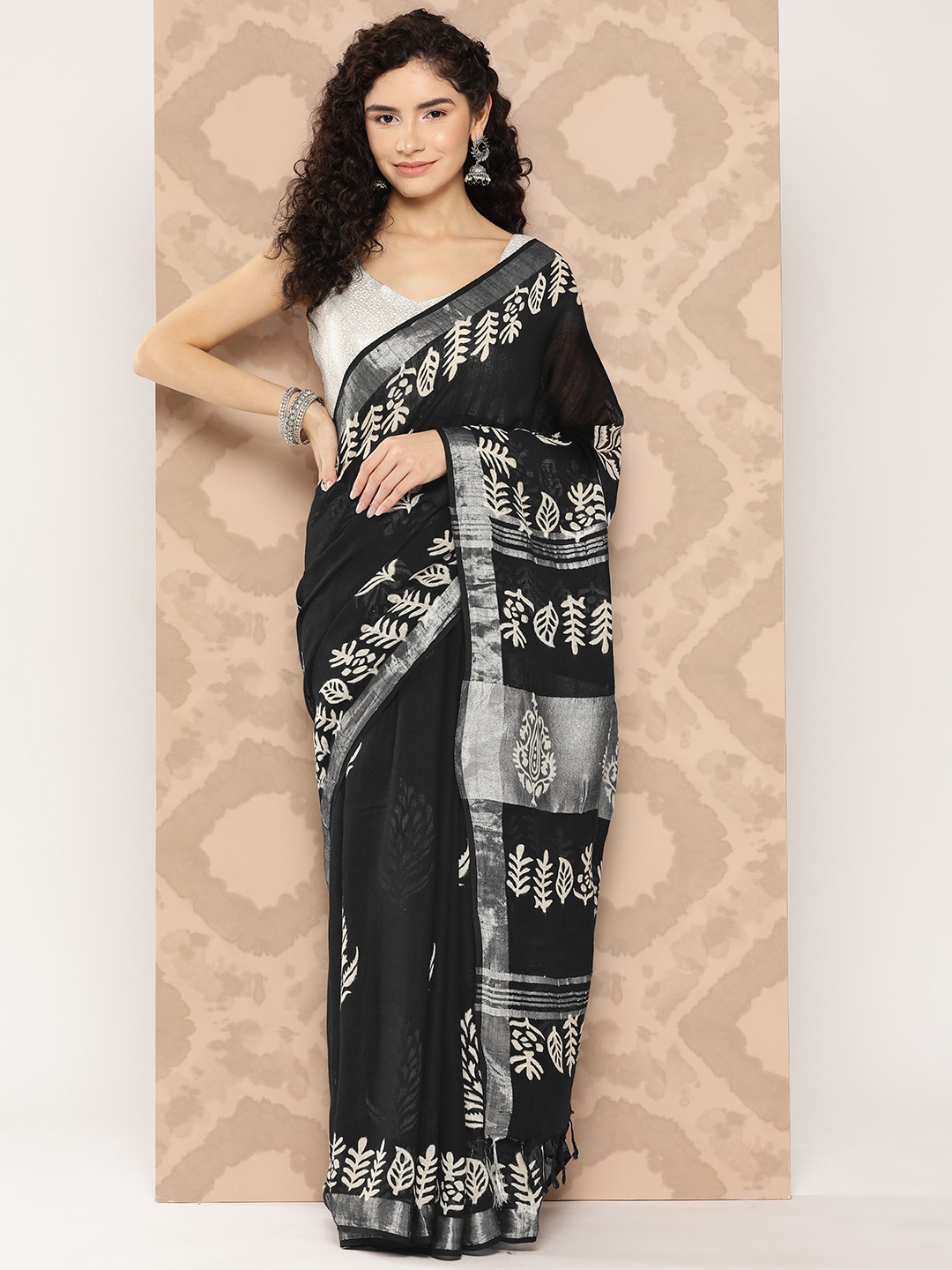 

Yufta Floral Pure Cotton Khadi Saree, Black
