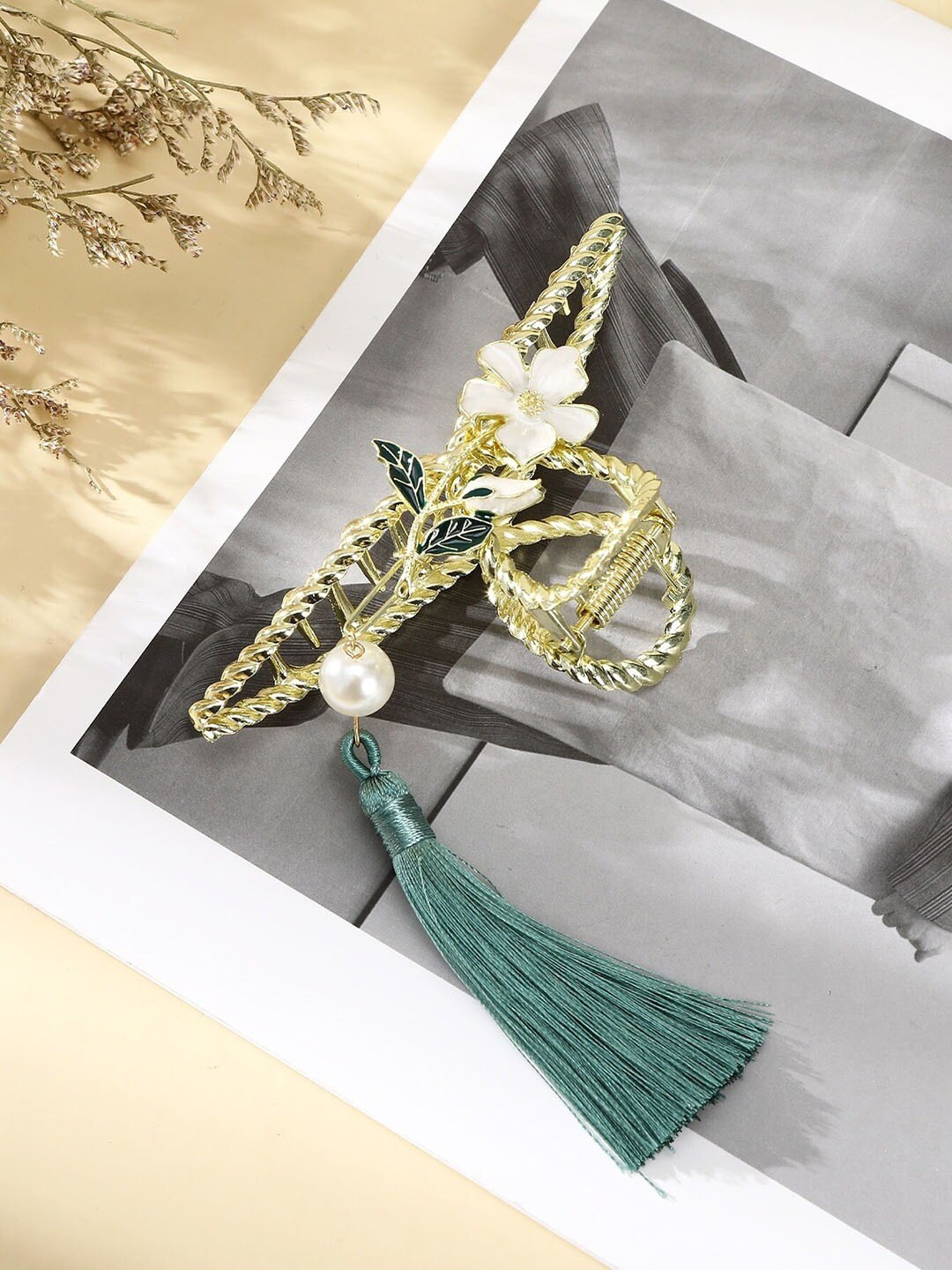 

Krelin Women Gold-Toned & Green Claw Clip