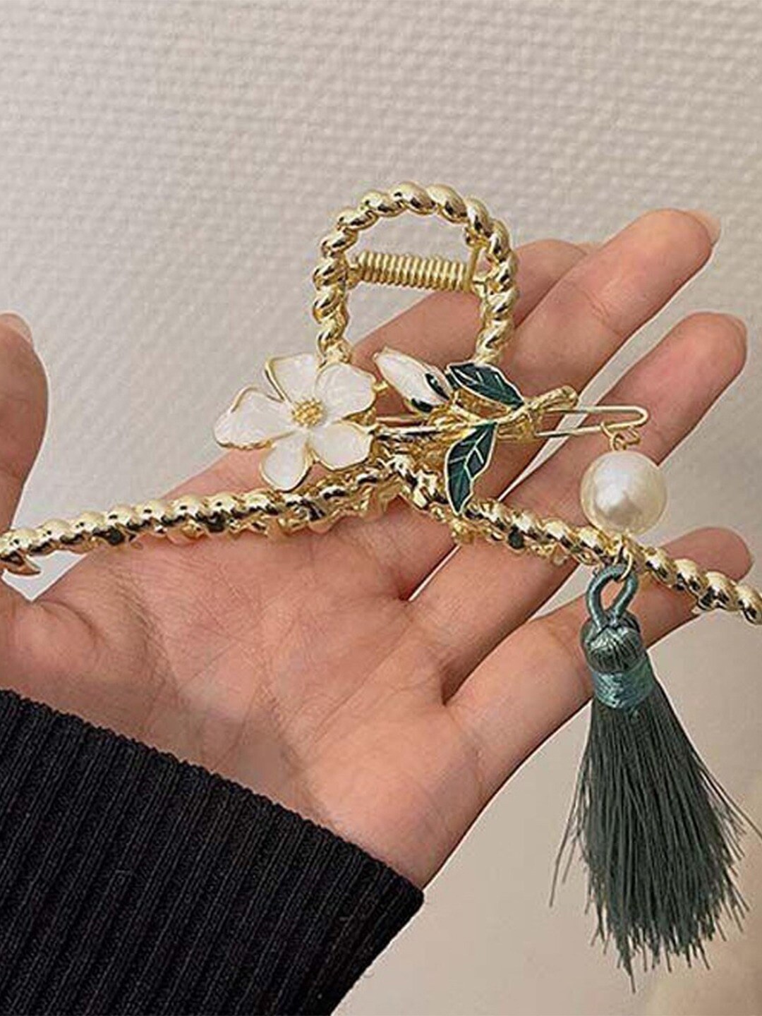 

Krelin Women Embellished Metal Floral Claw Clip, Green
