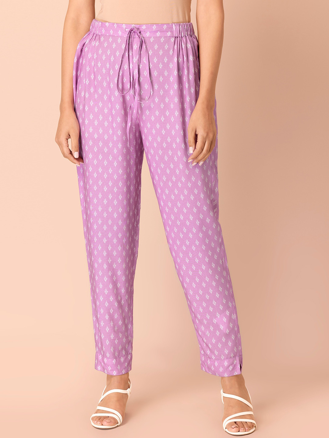 

INDYA Women Mid-Rise Botta Printed Plain Cigarette Trousers, Purple