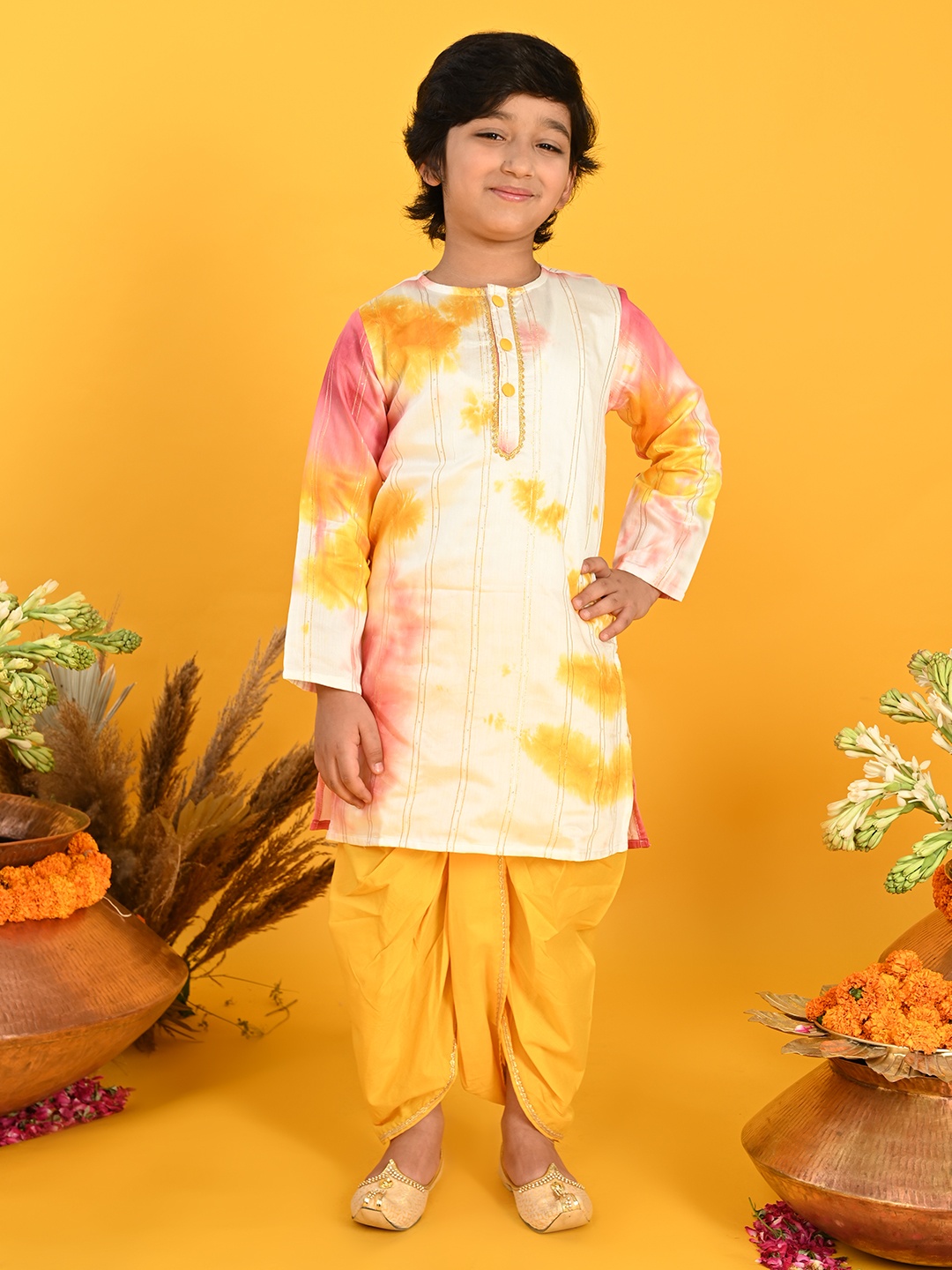 

SAKA DESIGNS Boys Dyed Gotta Patti Holi Kurti with Dhoti Pants, Yellow