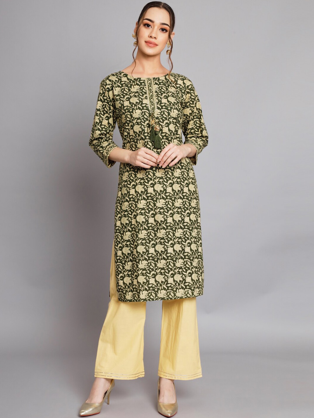 

Silai Bunai Floral Printed Gotta Patti Kurta with Trousers, Green