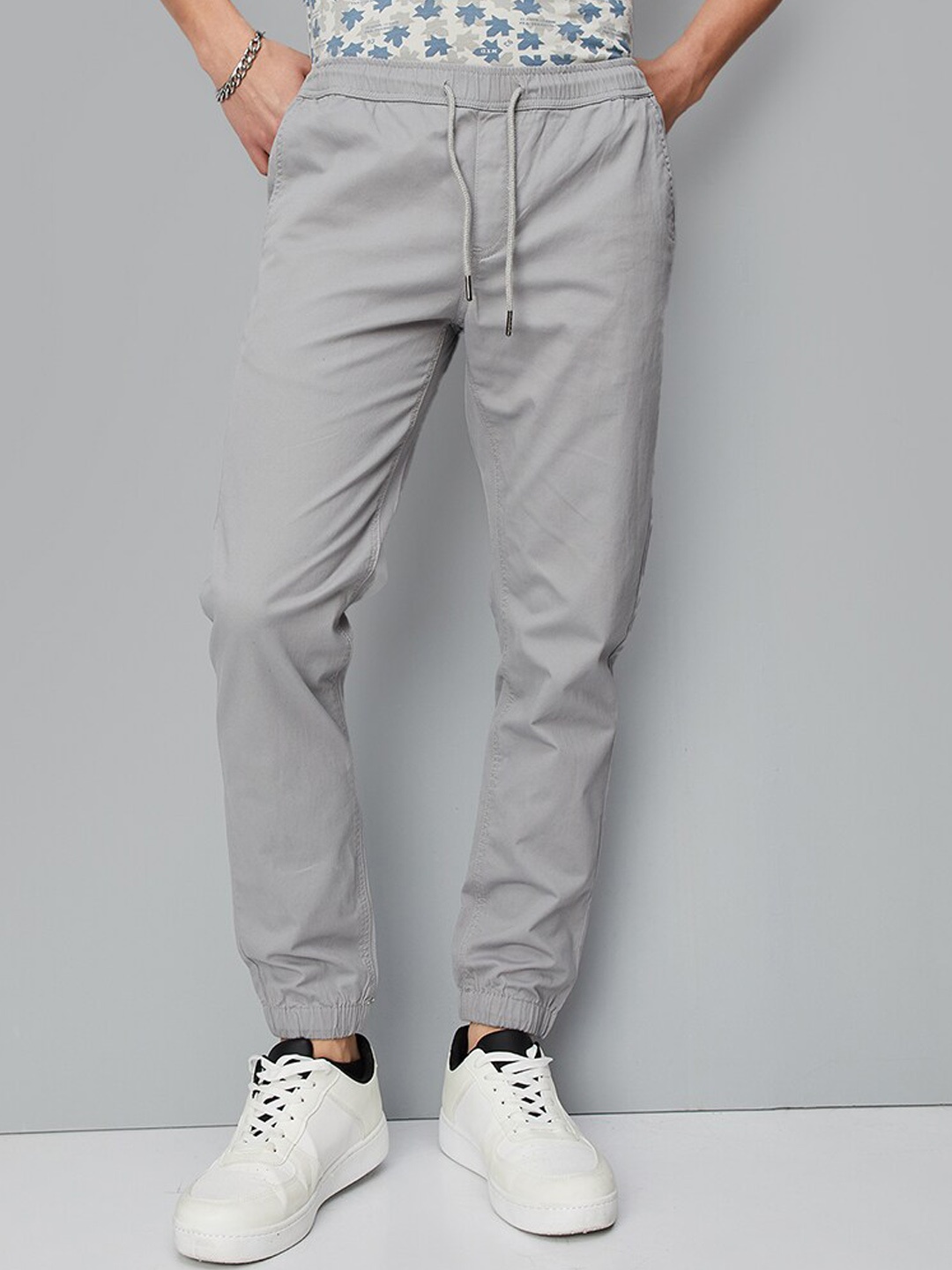 

max Men Mid-Rise Joggers, Grey