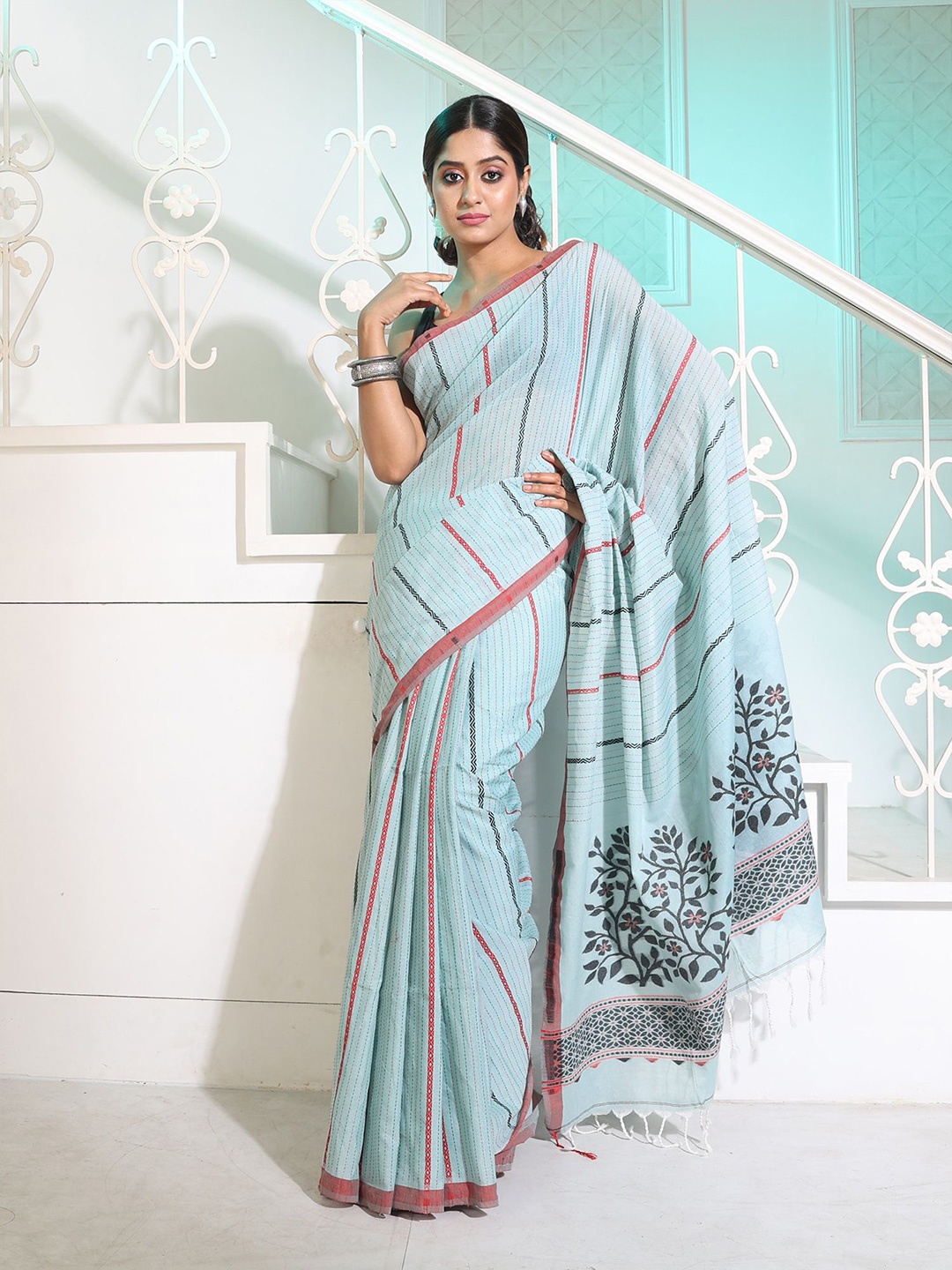 

Charukriti Striped Pure Cotton Saree, Blue