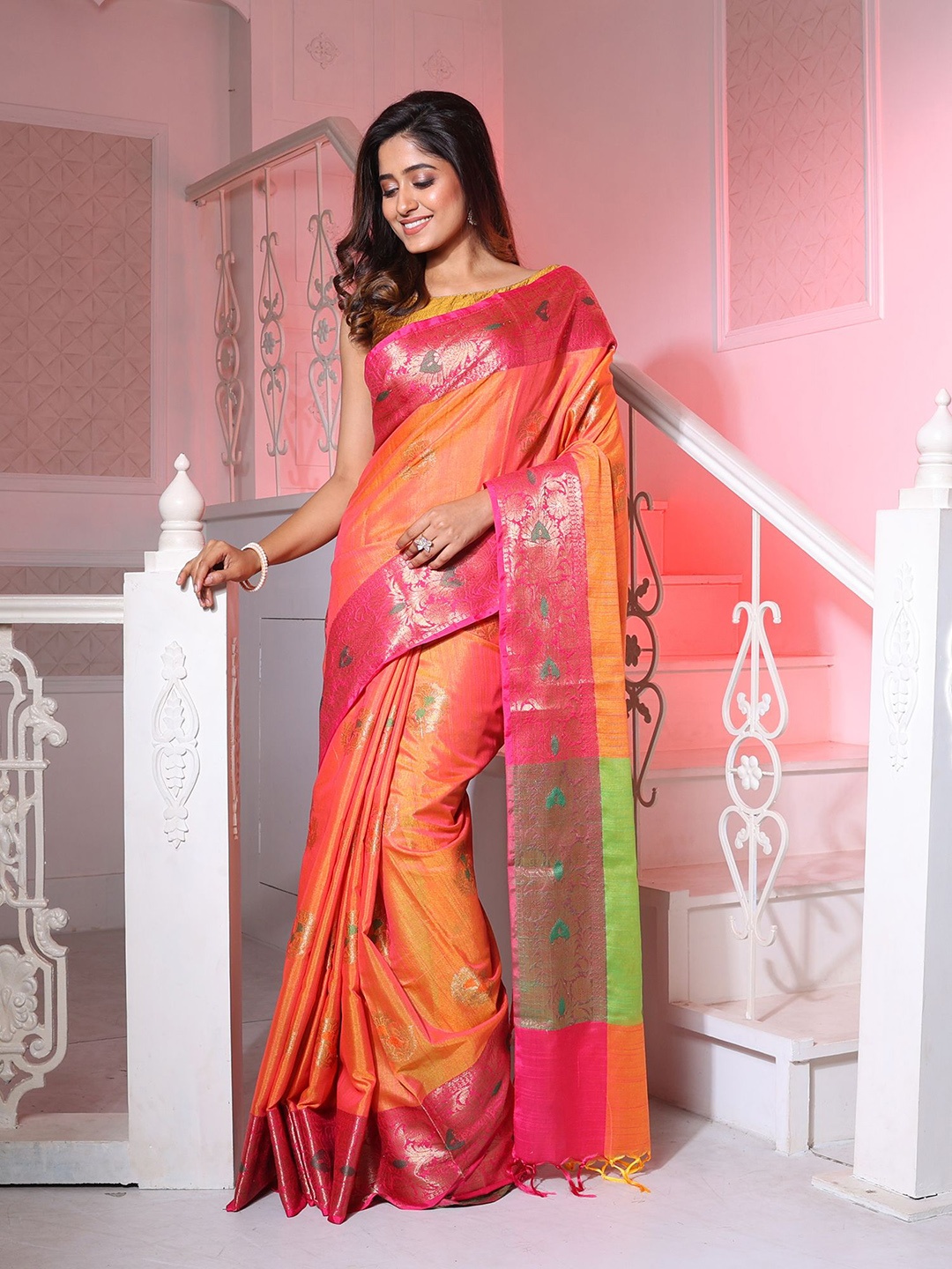 

Charukriti Floral Woven Design Zari Saree, Peach