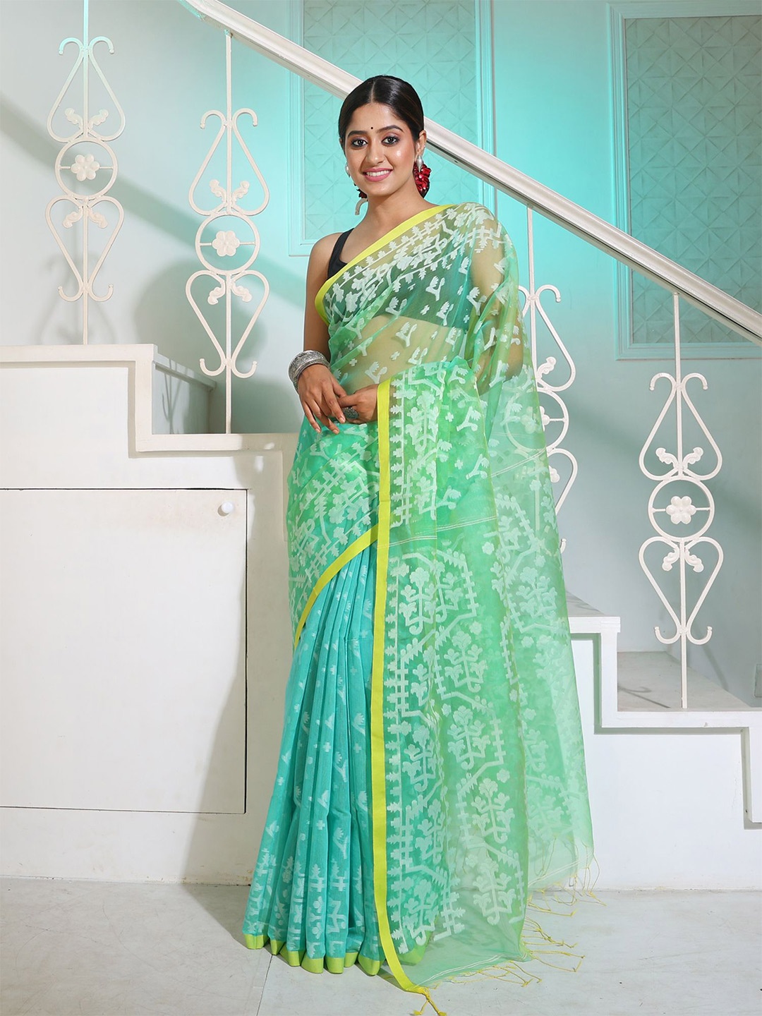 

Charukriti Geometric Woven Silk Blend Saree, Sea green