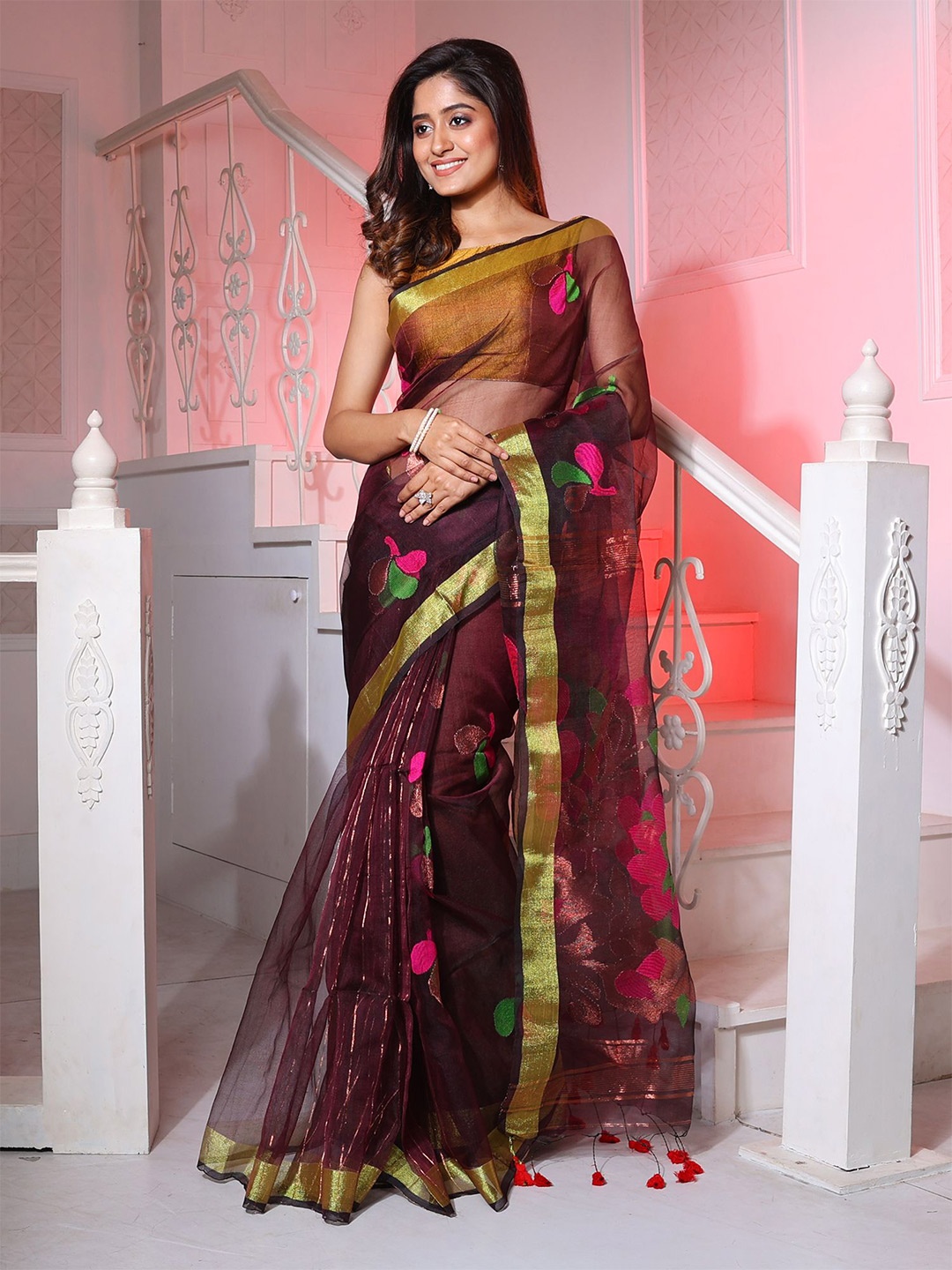 

Charukriti Floral Woven Design Zari Saree, Maroon