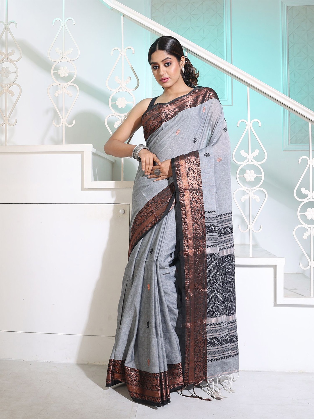 

Charukriti Floral Woven Design Zari Pure Cotton Saree, Grey