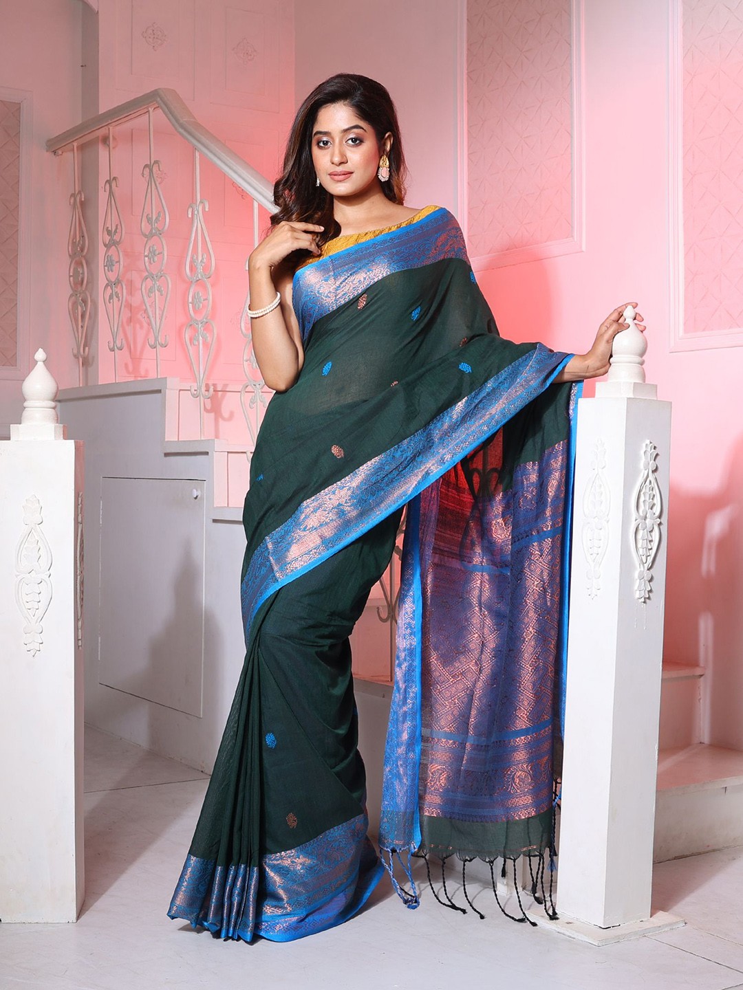 

Charukriti Floral Woven Design Zari Pure Cotton Saree, Green