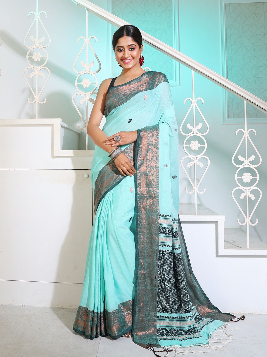 

Charukriti Floral Butta Zari Pure Cotton Saree With Tassel, Sea green