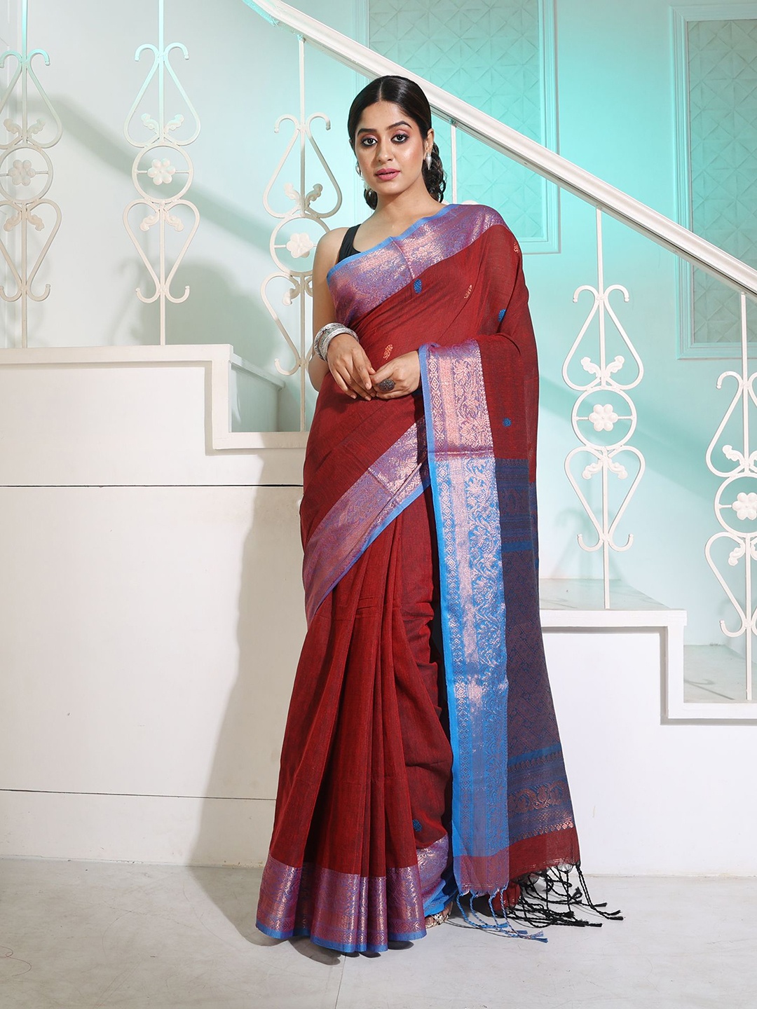

Charukriti Floral Woven Design Zari Pure Cotton Saree, Red
