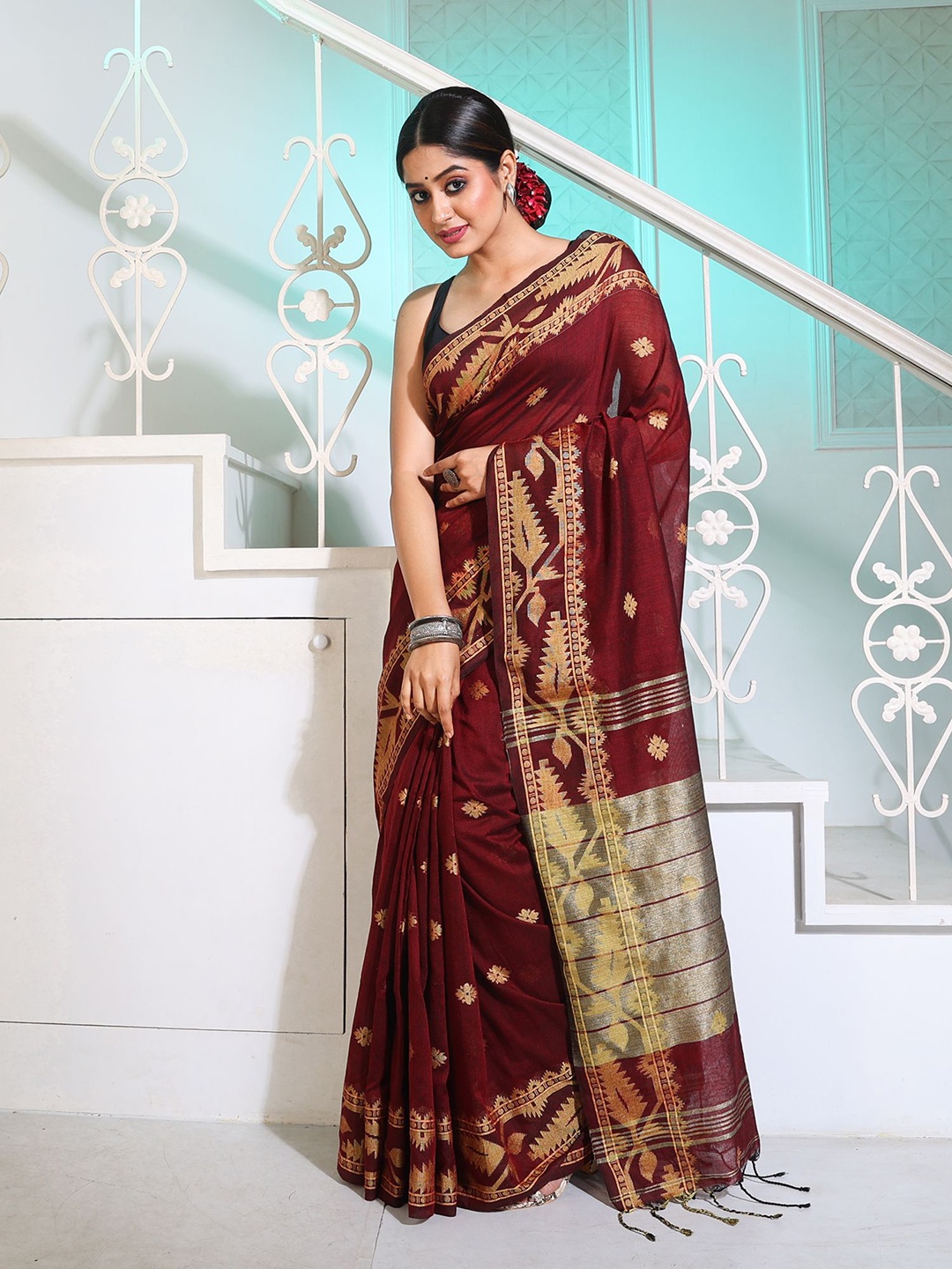 

Charukriti Floral Woven Design Zari Pure Cotton Saree, Maroon