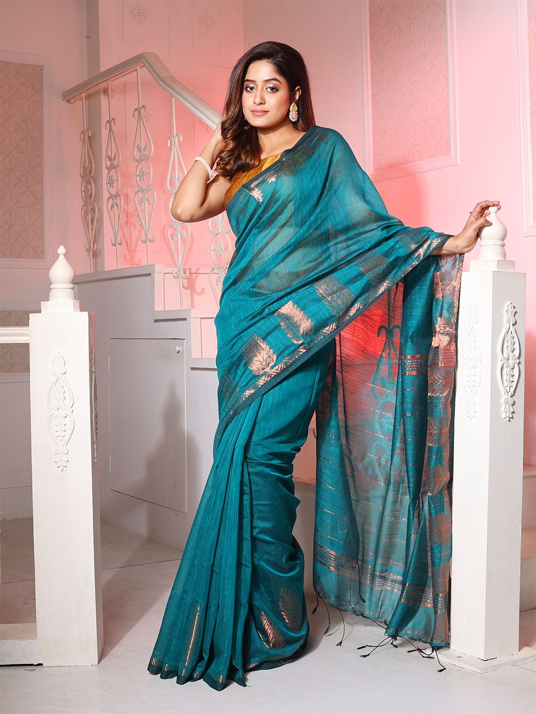 

Charukriti Teal & Gold-Toned Zari Silk Cotton Saree