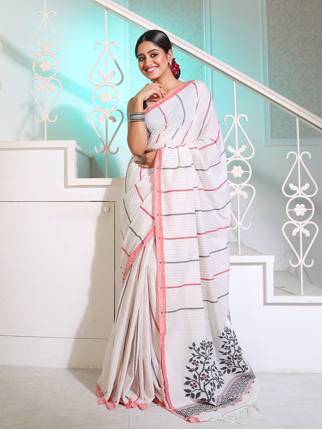 

Charukriti Striped Pure Cotton Saree With Tassel, White