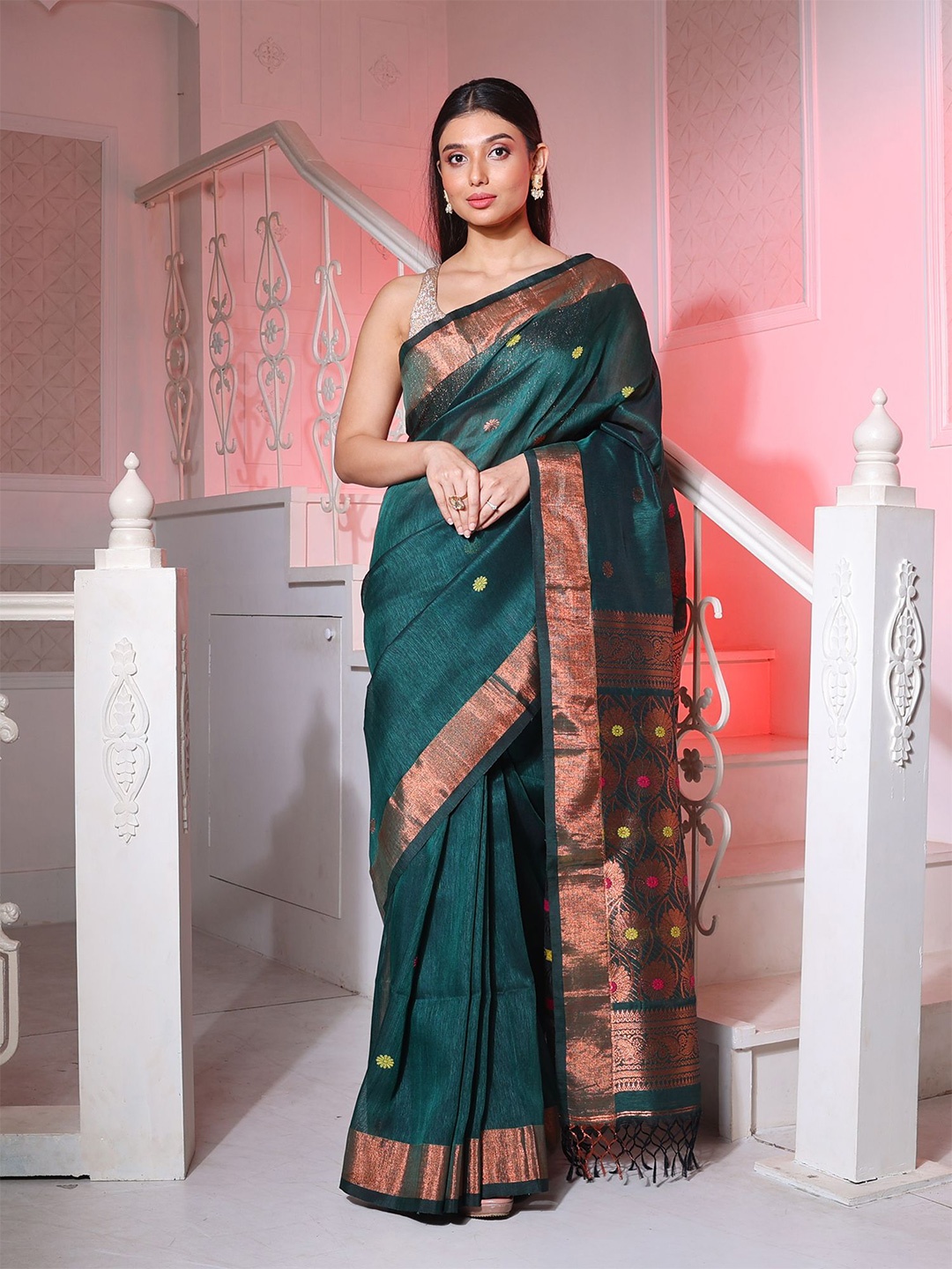 

Charukriti Floral Moitf Woven Design Zari Pure Linen Saree, Green