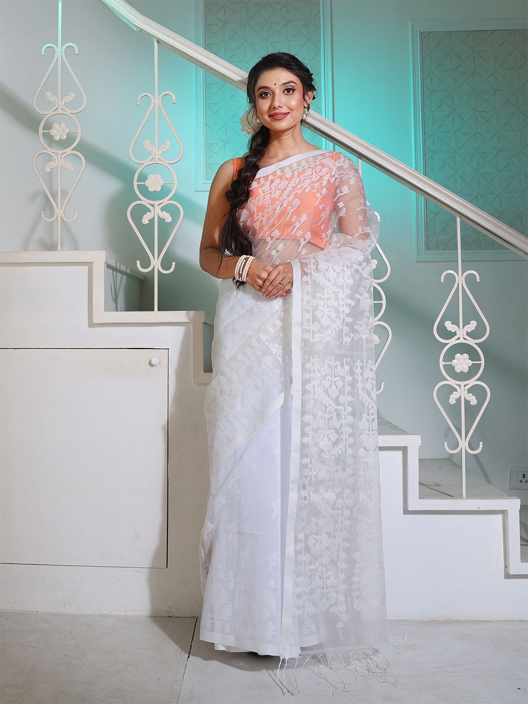 

Charukriti Geometric Woven Silk Blend Saree, White