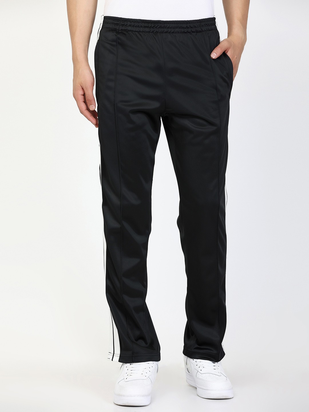 

EVERDION Men Regular Fit Mid-Rise Track Pants, Black