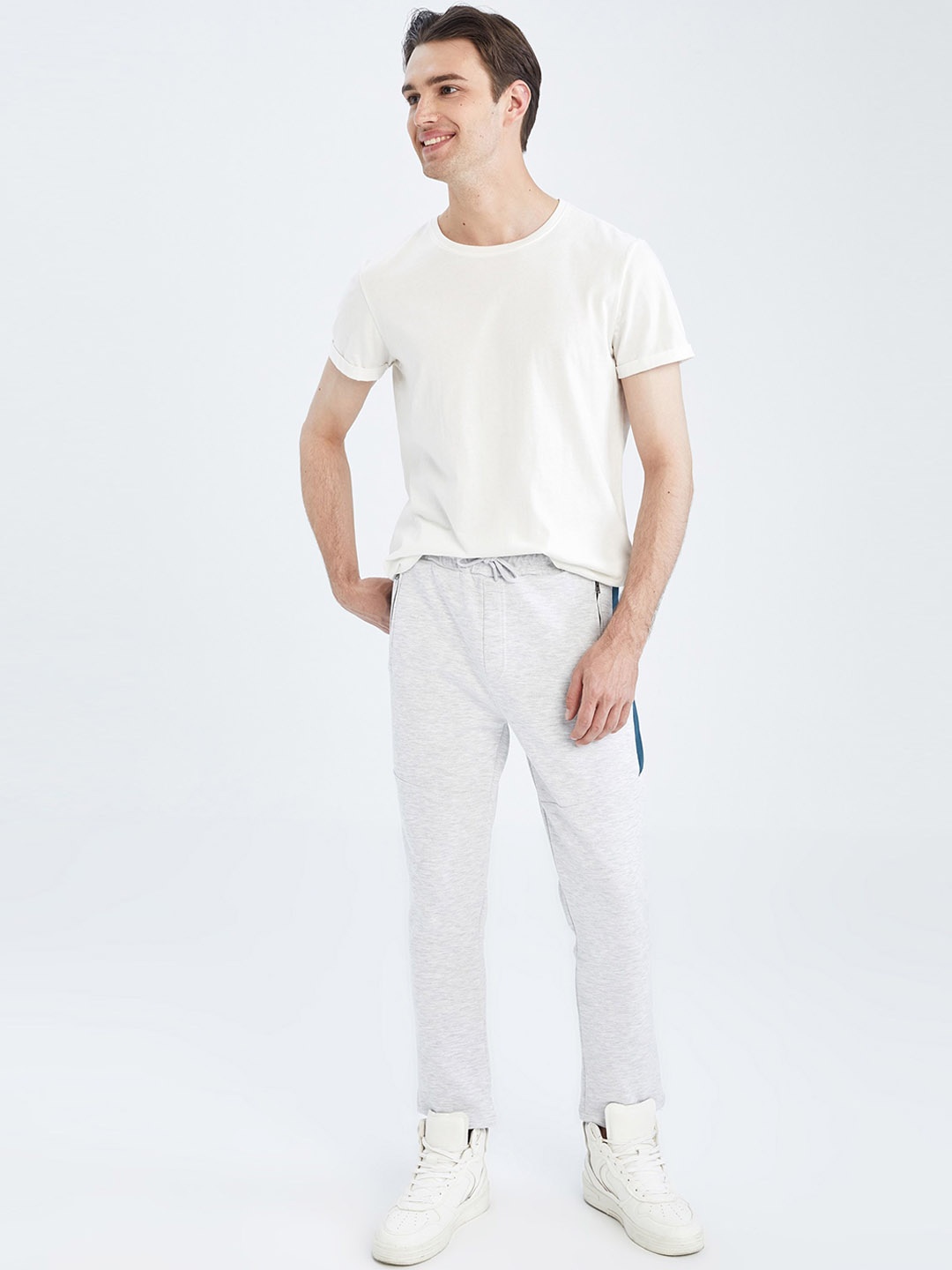 

DeFacto Men Regular Fit Track Pant, Grey