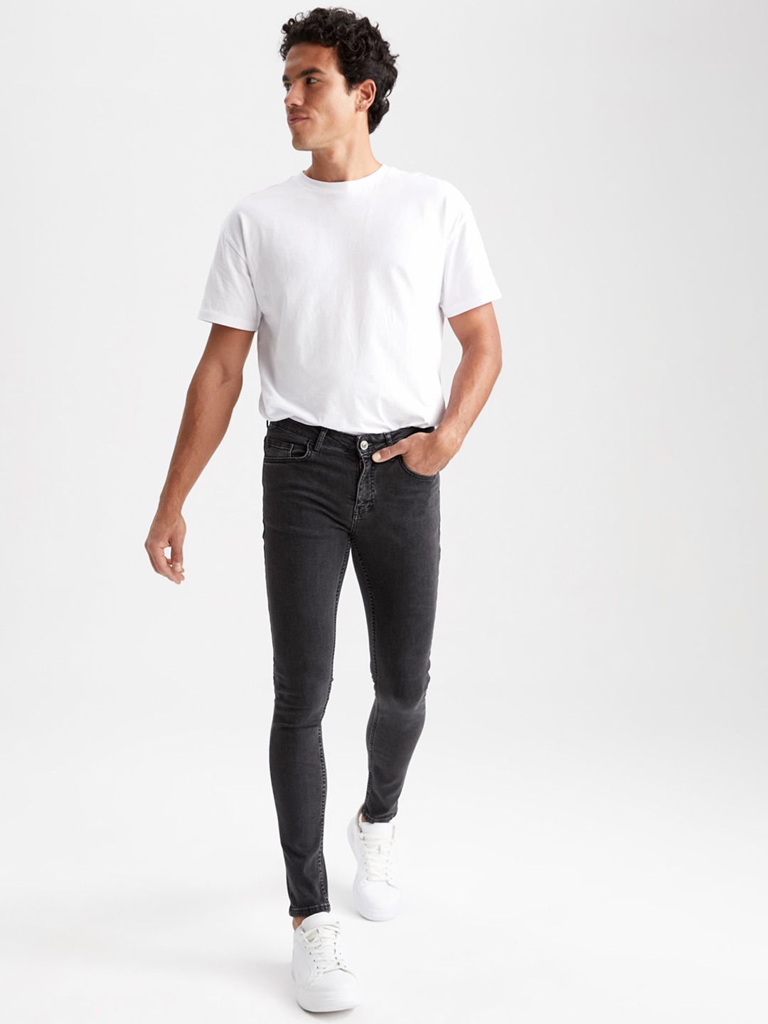 

DeFacto Men Trousers, Na