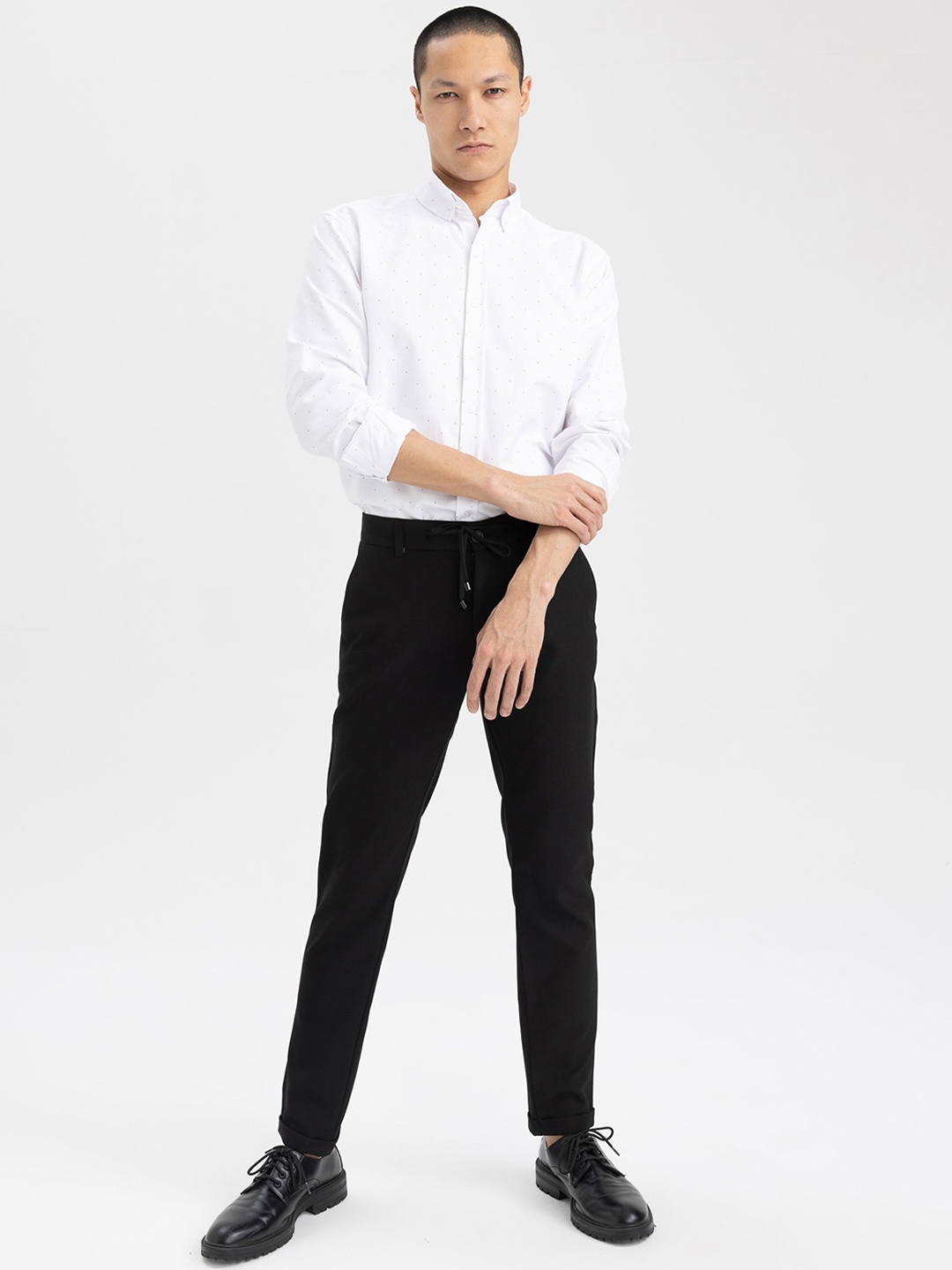

DeFacto Men Mid-Rise Regular Fit Formal Trousers, Black