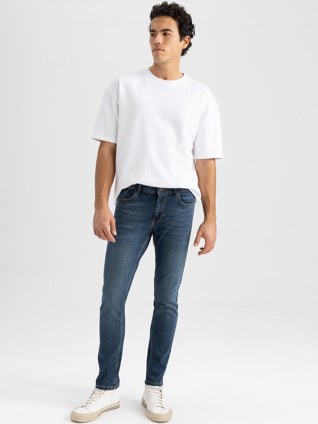 

DeFacto Men Slim Fit Light Fade Jeans, Navy blue