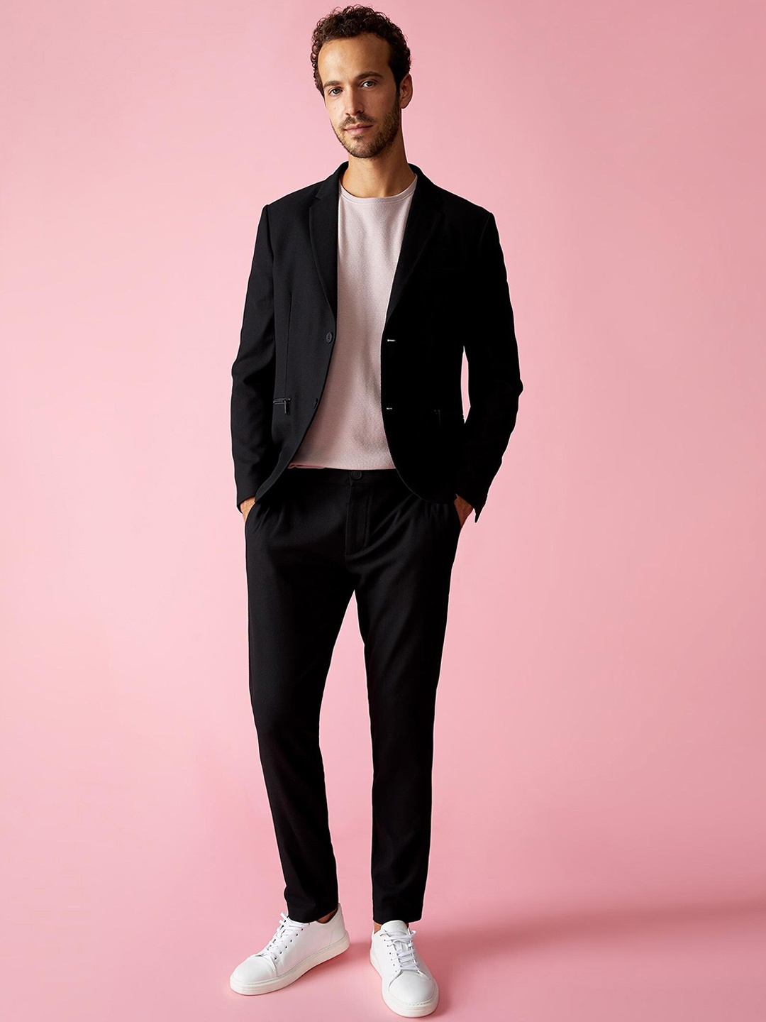 

DeFacto Men Regular Fit Mid-Rise Flat-Front Trousers, Black