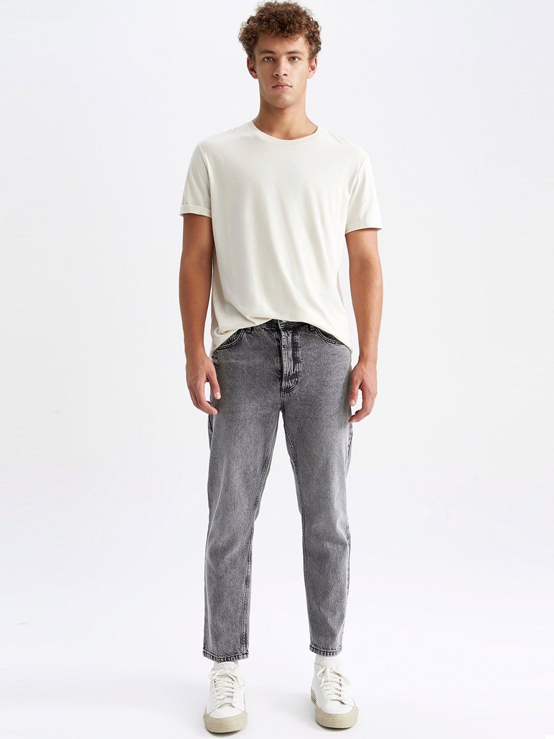 

DeFacto Men Cotton Heavy Fade Clean Look Mid-Rise Jeans, Grey