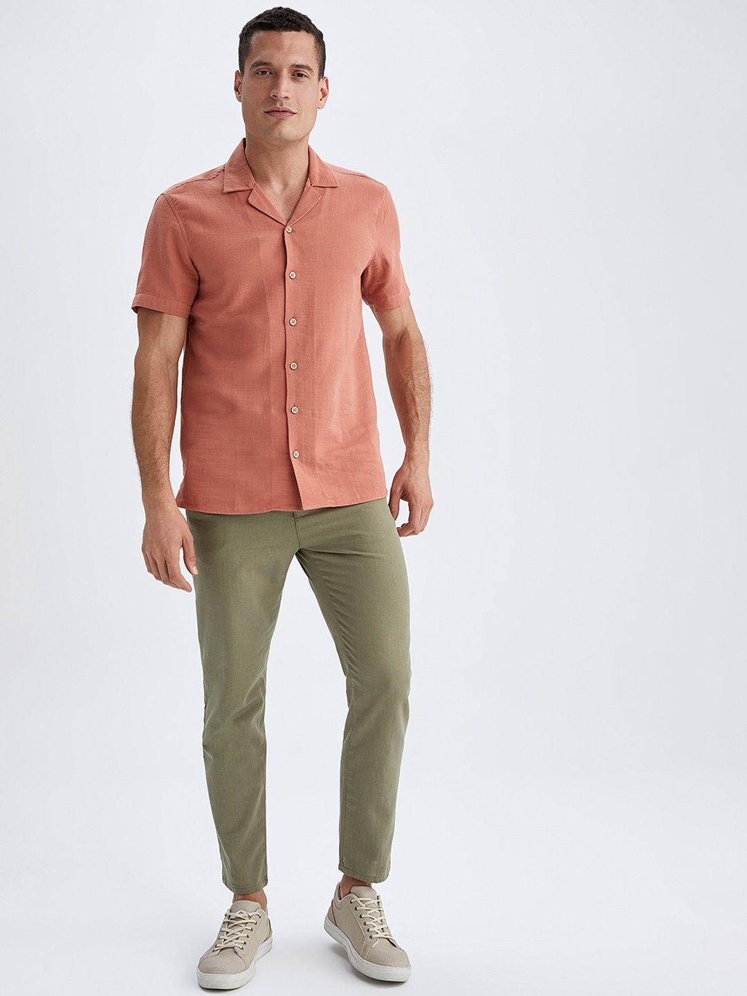 

DeFacto Men Mid-Rise Pure Cotton Chinos, Olive