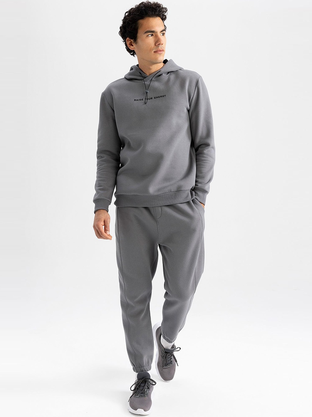 

DeFacto Men Solid Mid-Rise Joggers, Grey