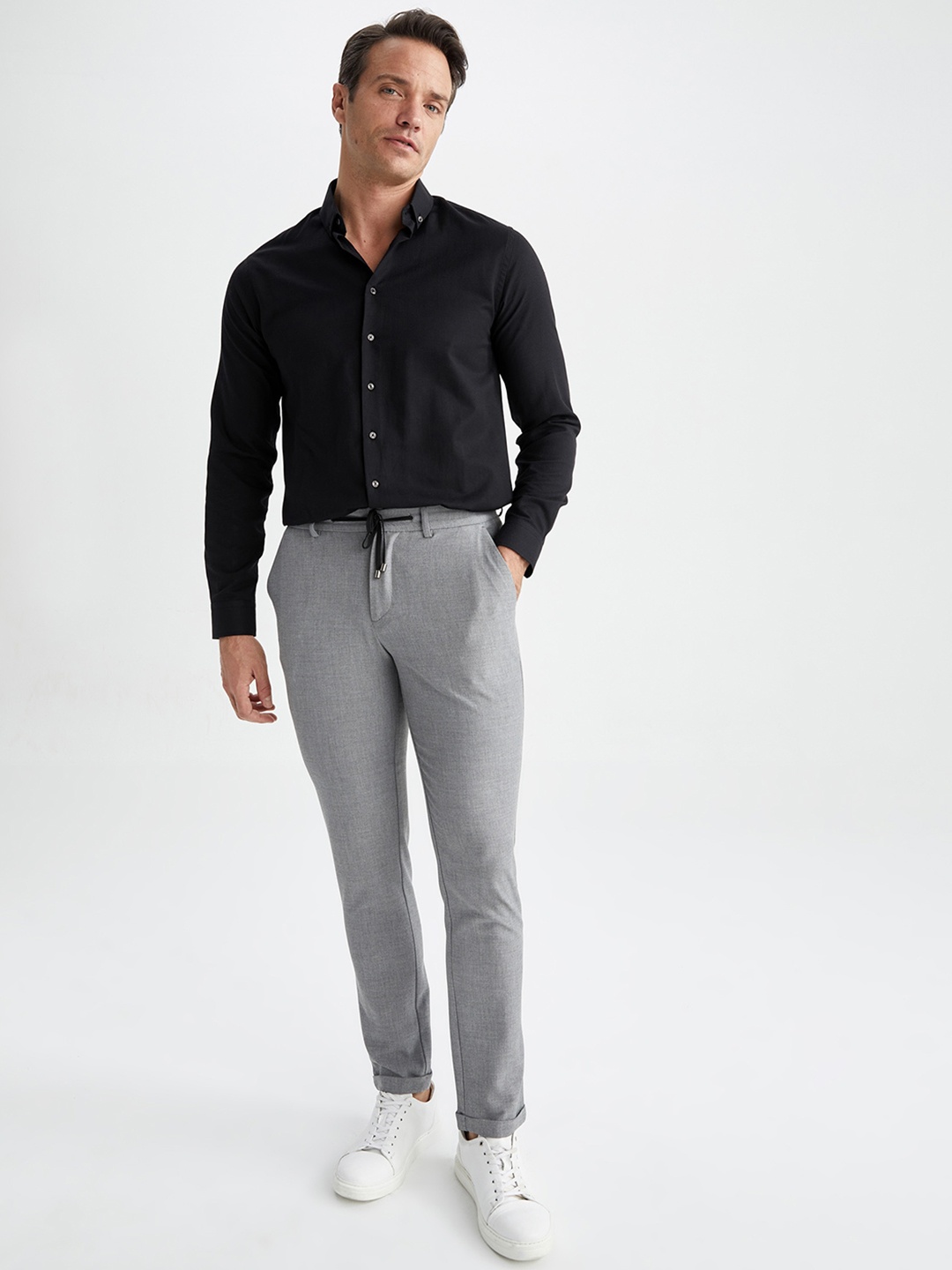 

DeFacto Men Mid-Rise Regular Fit Trousers, Grey