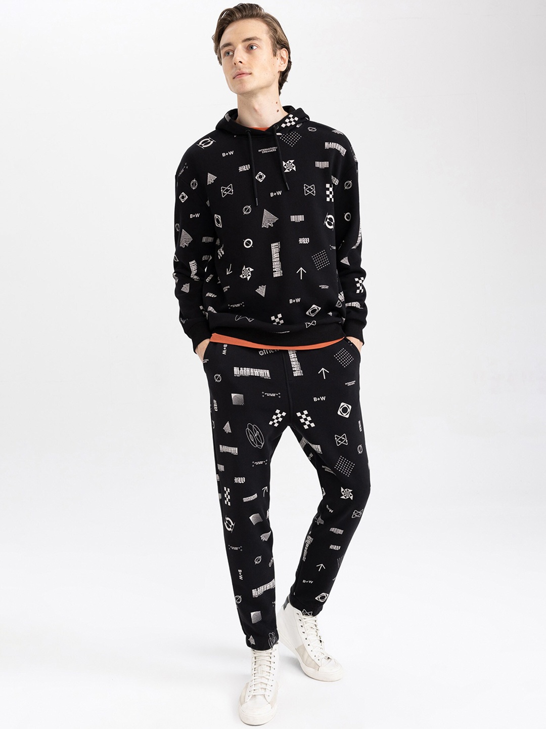 

DeFacto Men Printed Mid-Rise Flat-Front Knitted Plain Joggers, Black