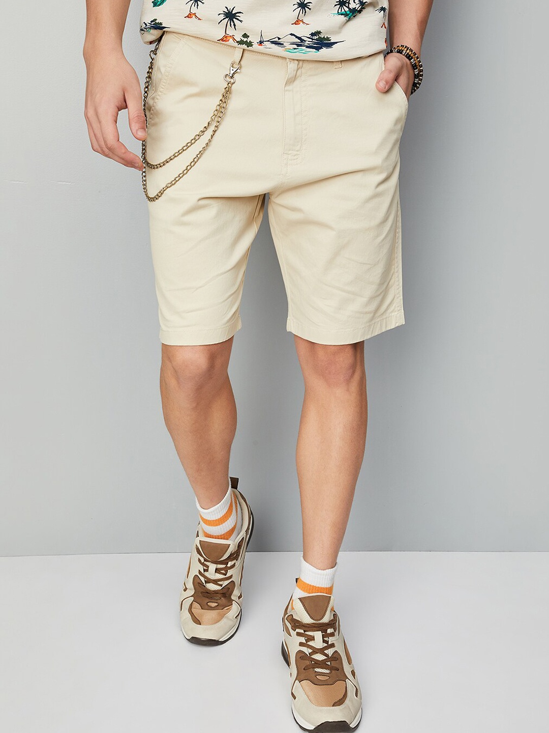 

max Men Regular Fit Mid-Rise Shorts, Beige