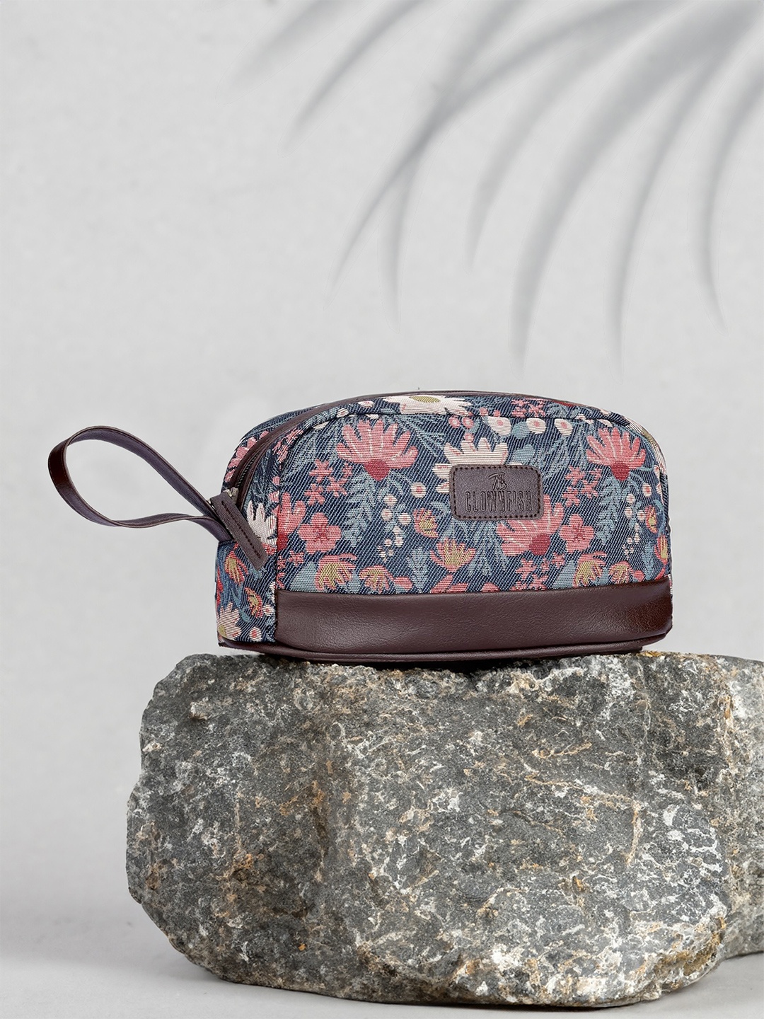 

THE CLOWNFISH Textured Toiletry Kit, Purple