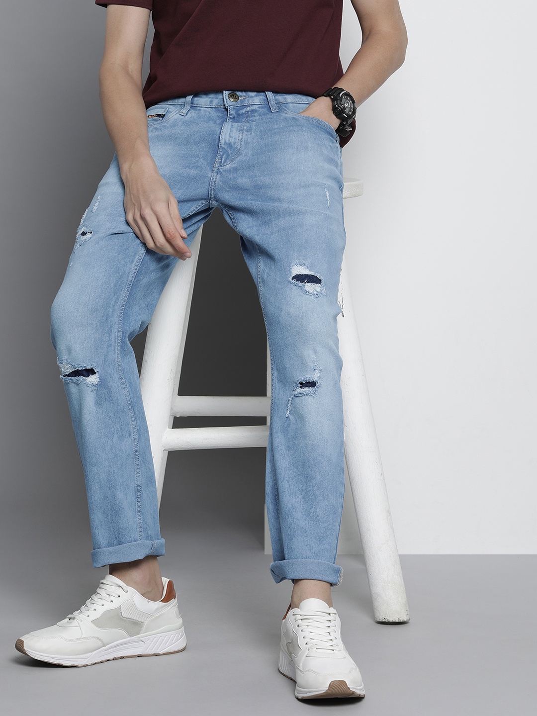

The Indian Garage Co Straight Fit Low Distress Stretchable Light Fade Jeans, Blue
