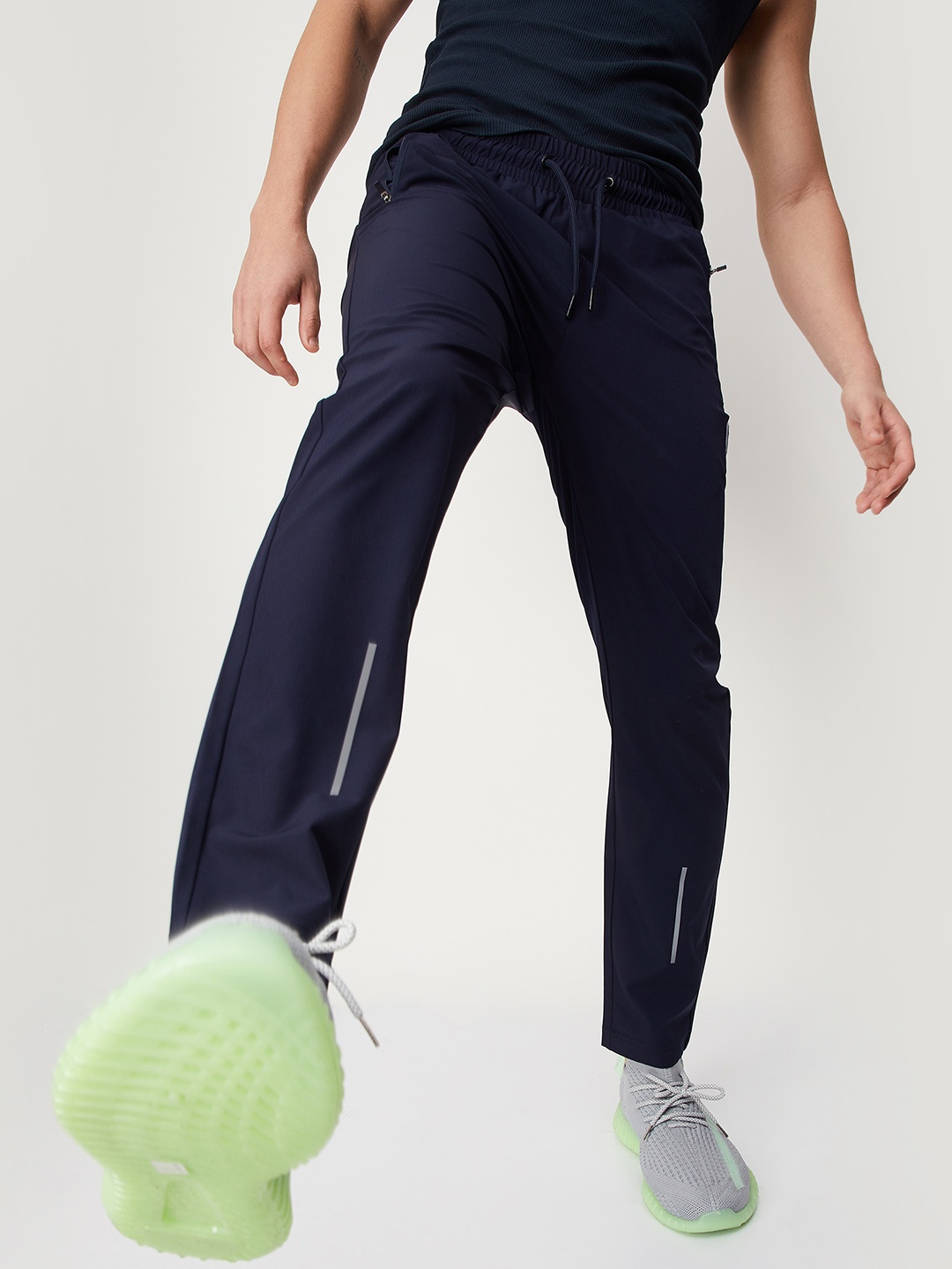 

max Men Regular Fit Mid-Rise Track Pants, Navy blue