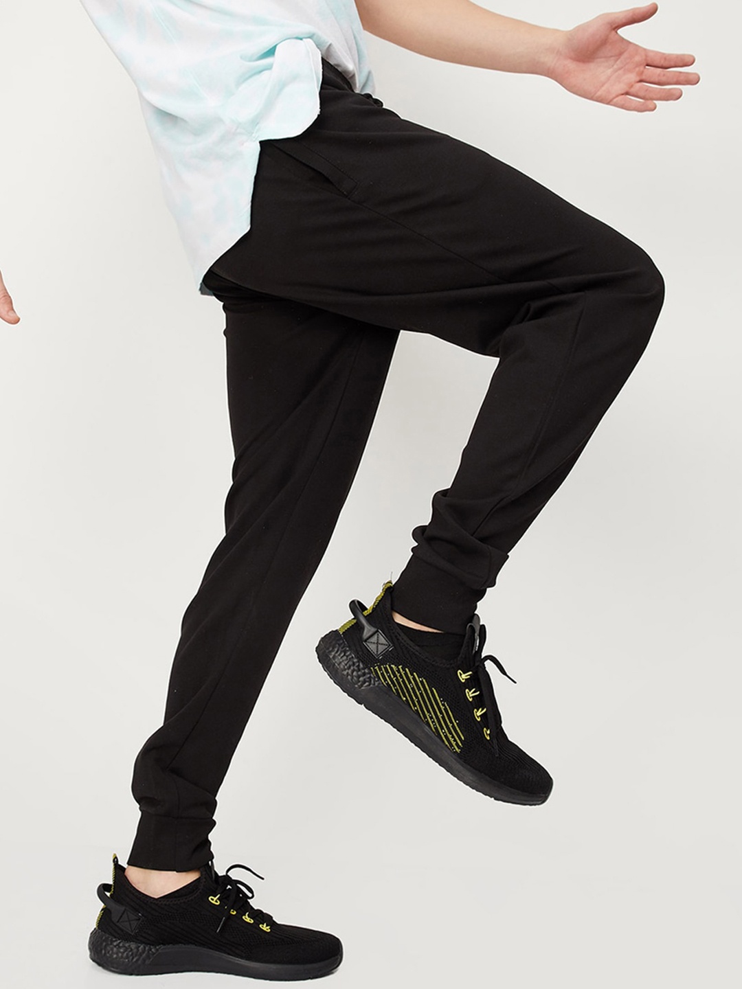 

max Men Mid Rise Sports Joggers, Black