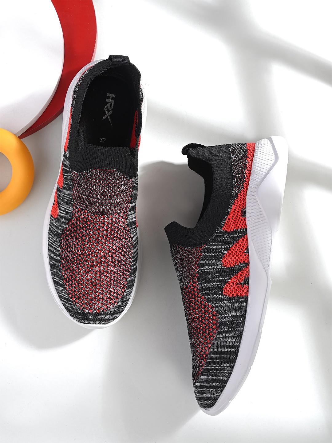 

HRX by Hrithik Roshan Women Textile Flyknit Walking Shoes, Black