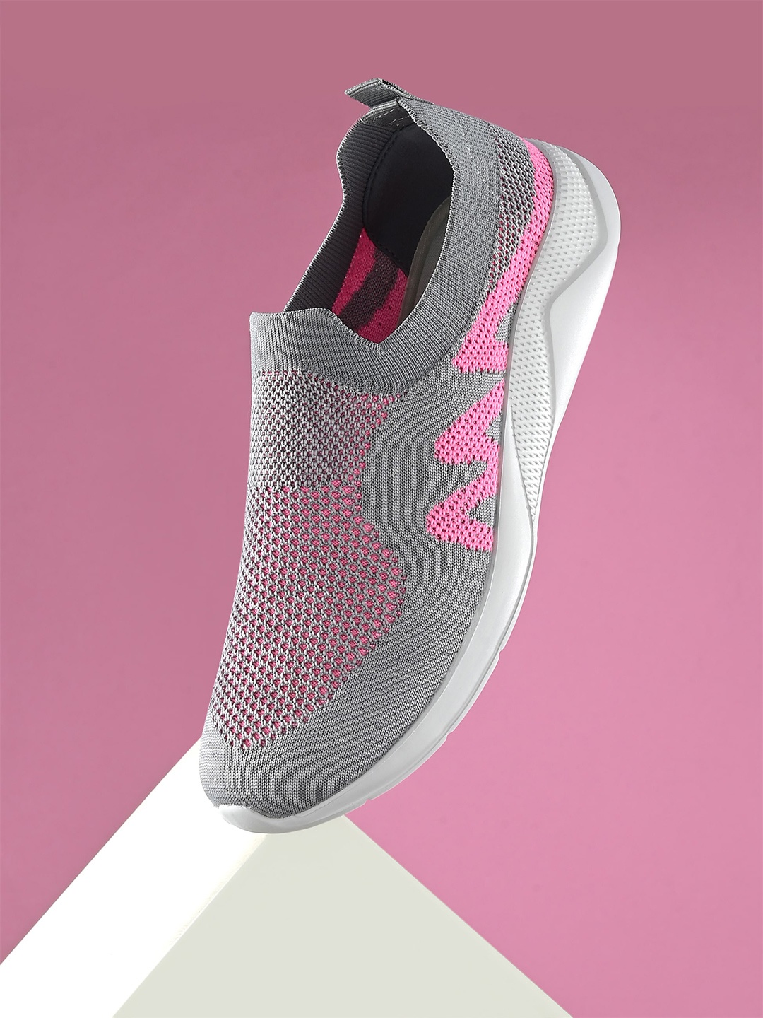 

HRX by Hrithik Roshan Women Textile Flyknit Walking Shoes, Grey