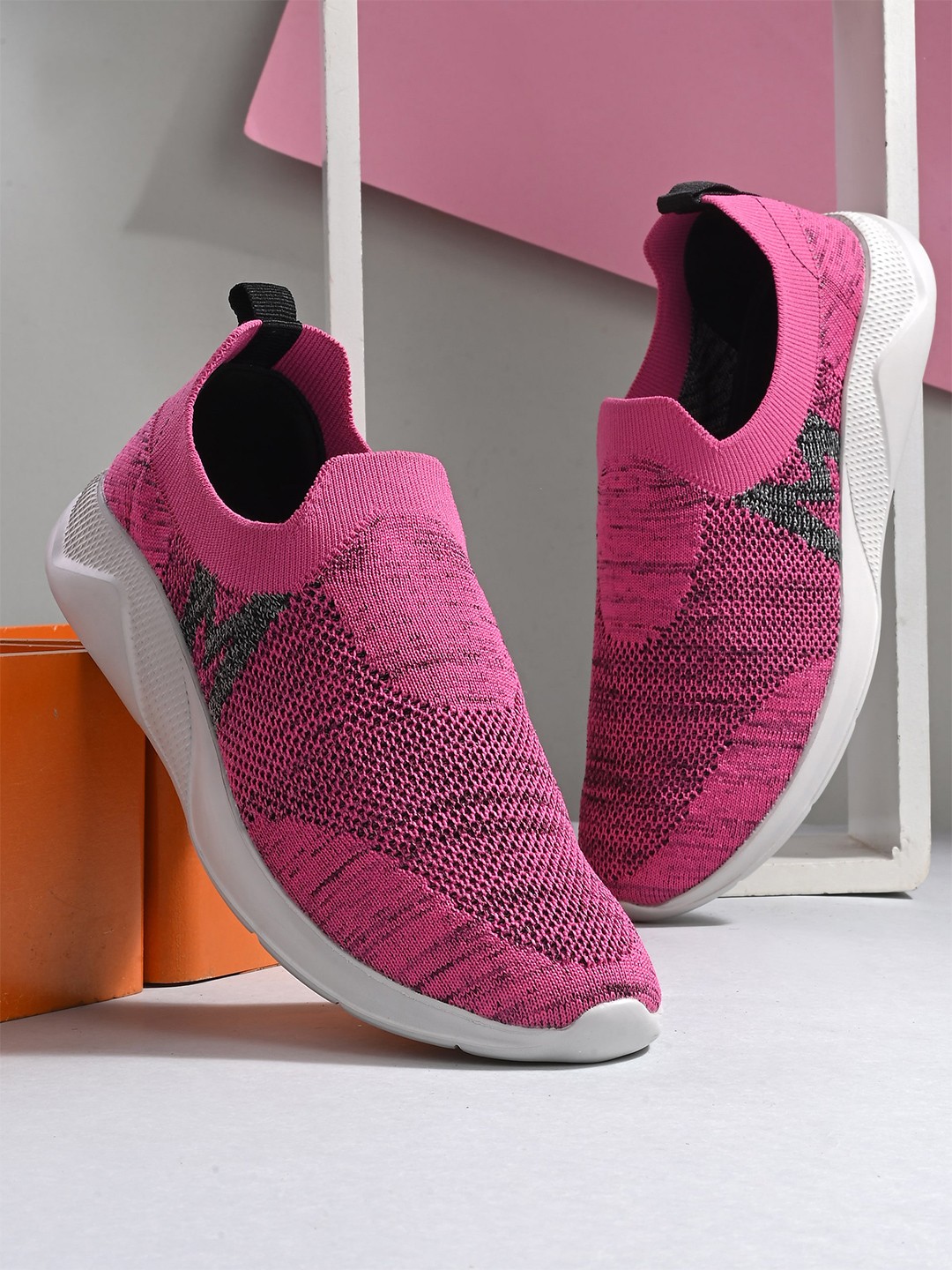 

HRX by Hrithik Roshan Women Textile Flyknit Walking Shoes, Pink