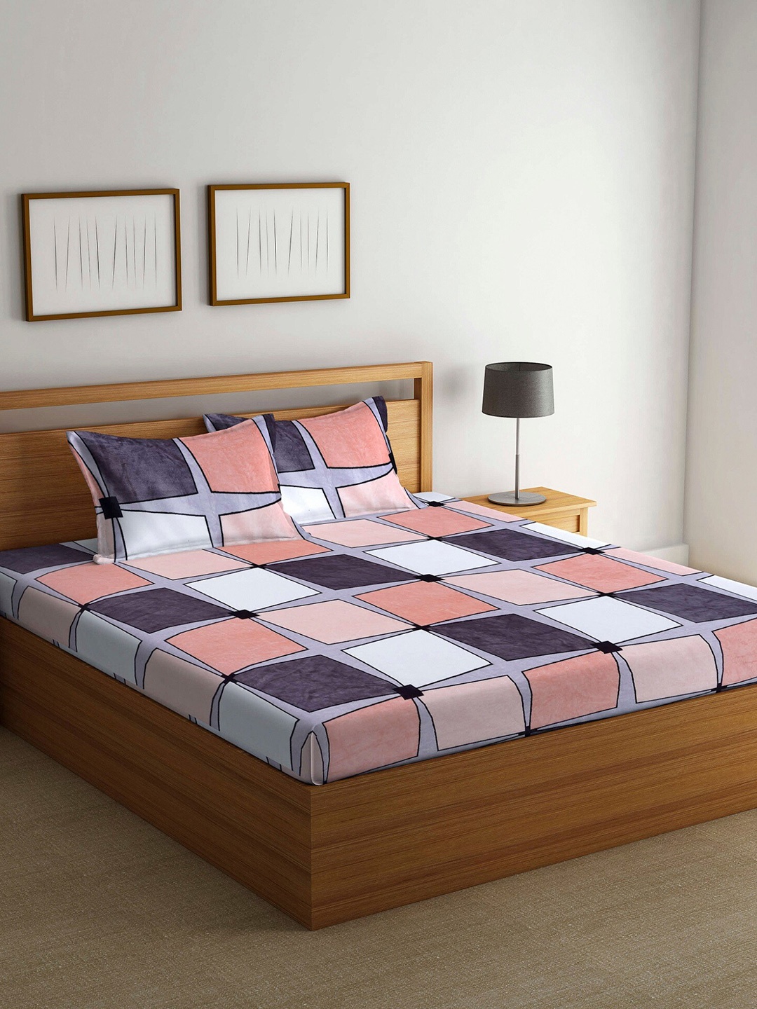 

Stylespace by Isha Peach & White 300 TC Warm Velvet King Bedsheet & 2 Pillow Covers
