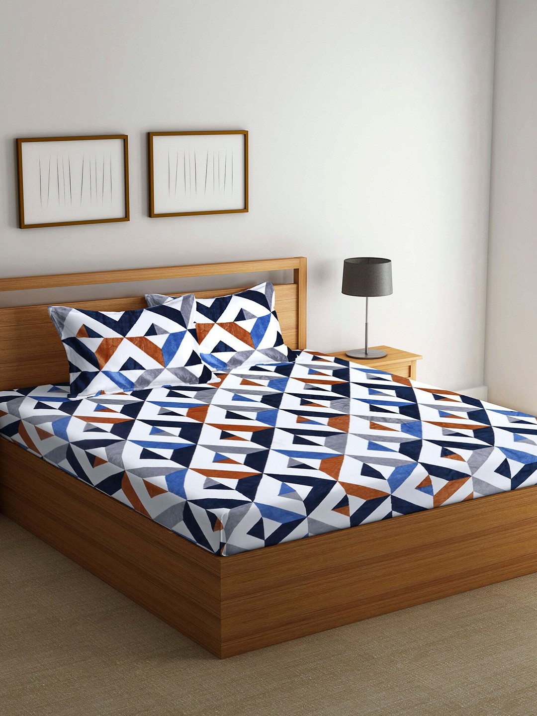 

Stylespace by Isha White Geometric 300 TC Warm Velvet King Bedsheet & 2 Pillow Covers