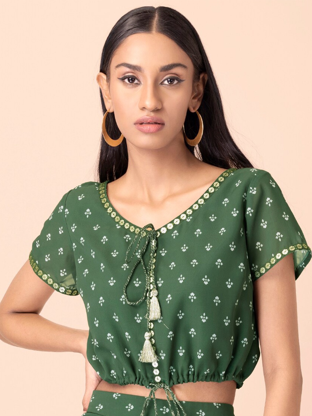 

INDYA Floral Printed Tie-Up Neck Drawstring Crop Top, Green
