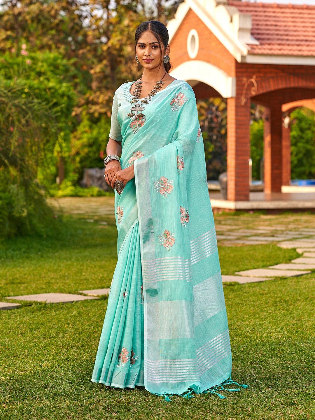 

Mitera Woven Design Zari Linen Blend Banarasi Saree, Green
