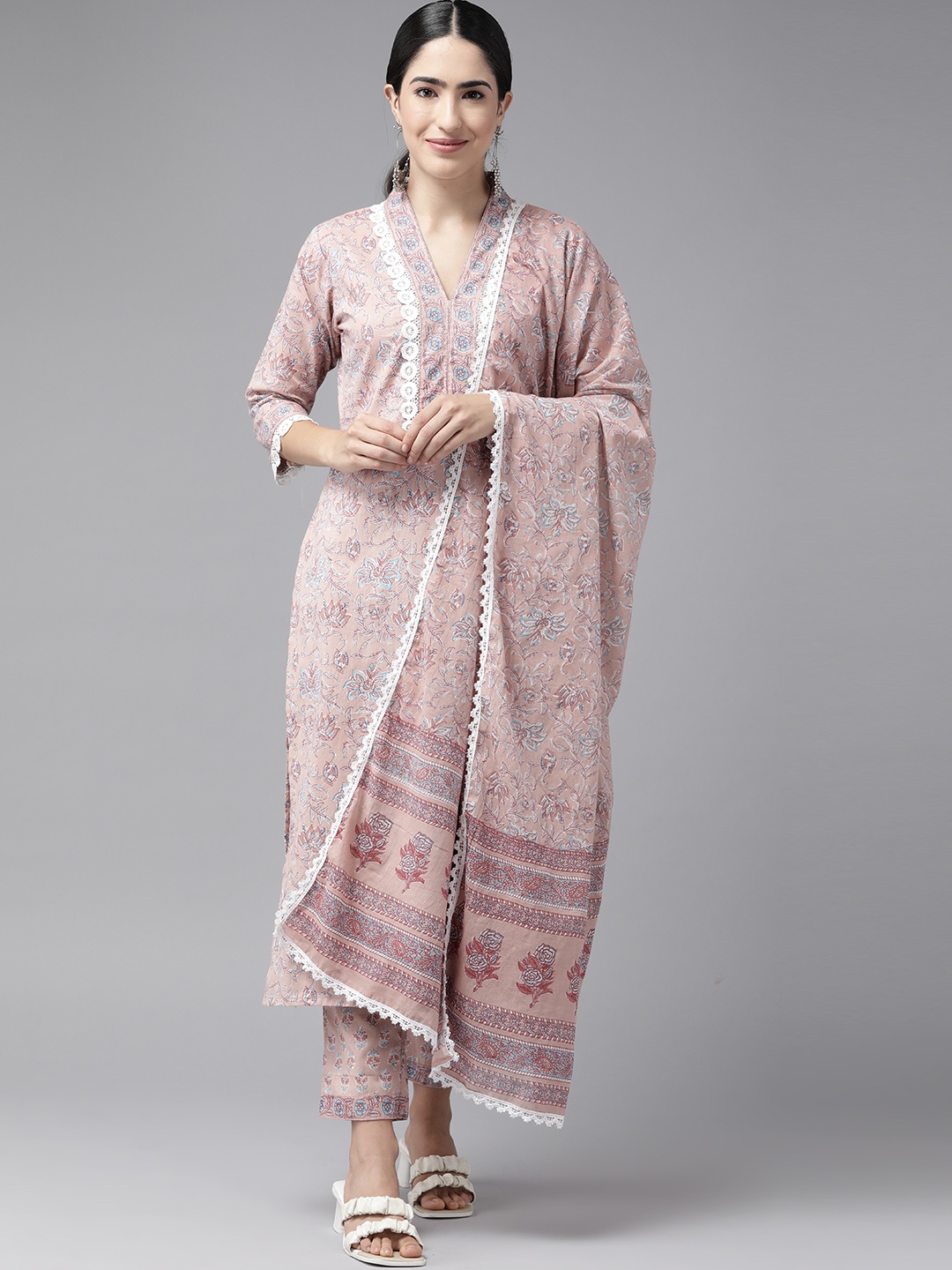 

Ginni Arora Label Floral Printed Regular Pure Cotton Kurta With Trousers & Dupatta, Brown