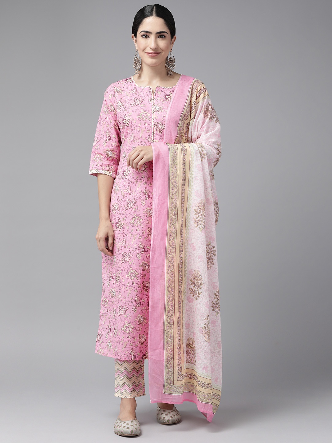 

Ginni Arora Label Floral Printed Regular Pure Cotton Kurta With Trousers & Dupatta, Pink