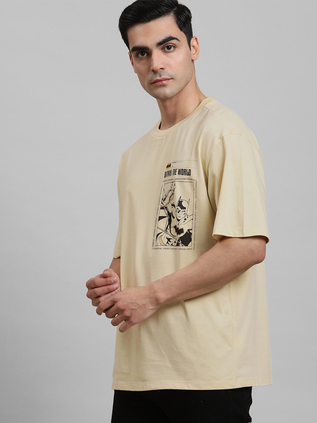 

Free Authority Batman Printed Drop-Shoulder Sleeves Loose-Fit T-Shirt, Beige