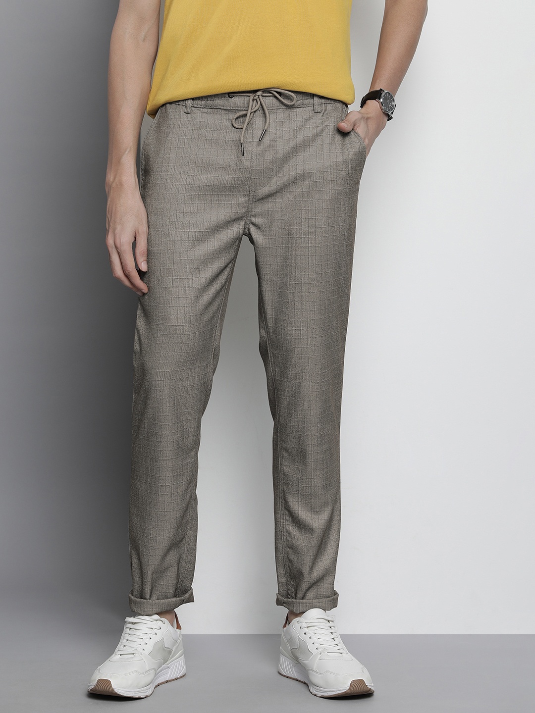 

The Indian Garage Co Men Checked Trousers, Brown