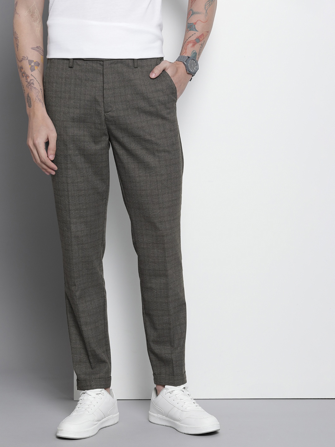 

The Indian Garage Co Men Checked Trousers, Grey
