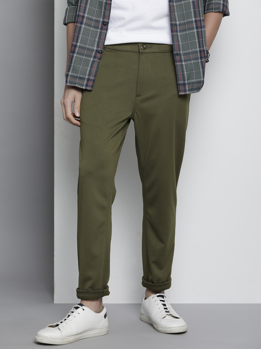

The Indian Garage Co Men Textured Slim Fit Trousers, Olive