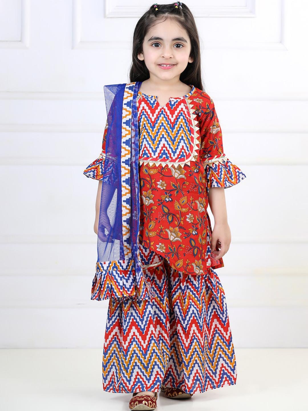 

Kinder Kids Girls Floral Printed Pure Cotton Kurta with Sharara & Dupatta, Red